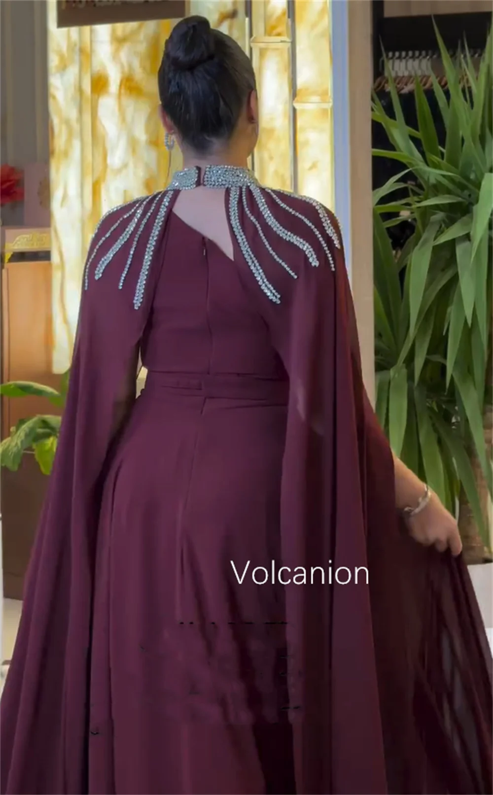 تخصيص أزياء الشيفون الطية البراقة ألف خط Poretrait عالية الياقة فساتين متوسطة الطول مناسبة مخصصة عارضة