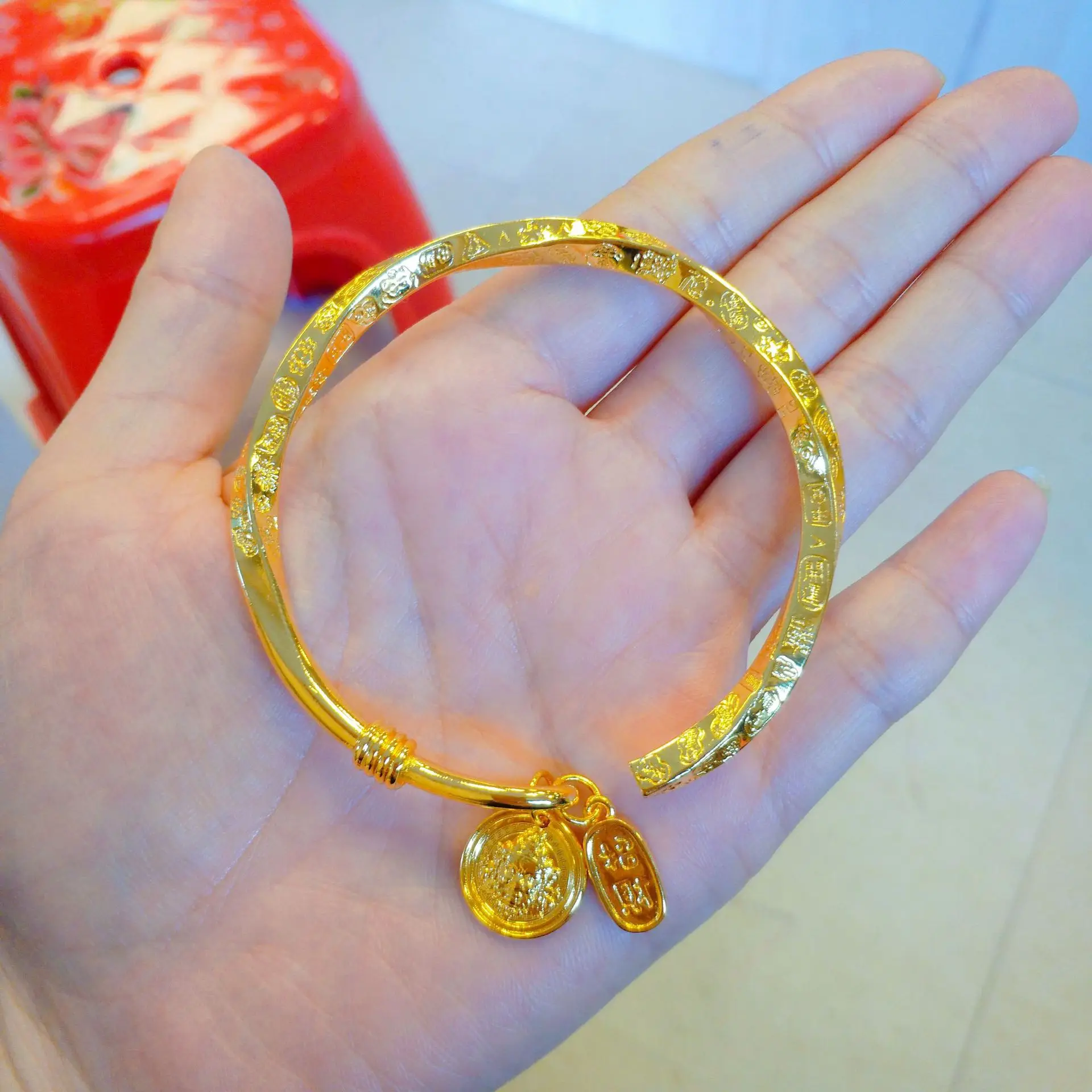 

Women's 24K Gold Bell & Ruyi Lock Bangle | Glossy - matte contrast, gradient enamel, versatile & eye - catching