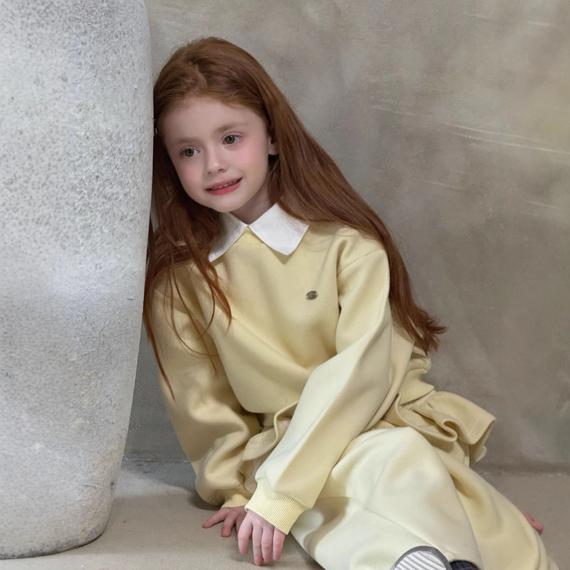 ملابس أطفال جديدة لخريف وشتاء 2025 طقم سراويل بقلنسوة من الدانتيل غير رسمي للفتيات الكوريات طقم بقلنسوة بياقة مزيفة للأطفال
