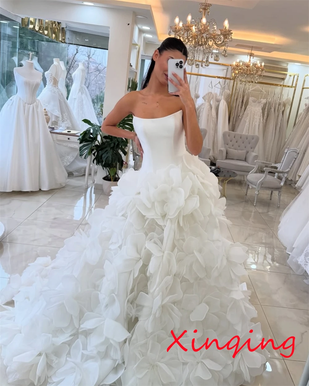 

Customized 2025 Fashion Wedding Dresses Dreamy Strapless Sleeveless Wedding Dresses Temperament Flowers Bespoke Occasion Gown