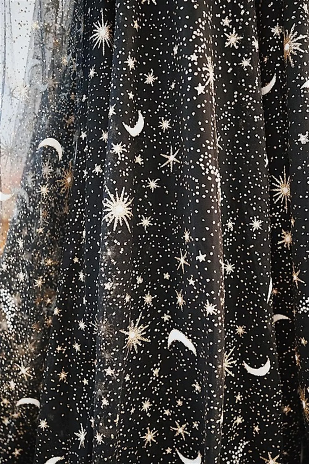 Tokyo Maßgeschneiderte schwarze Brautkleider mit V-Ausschnitt, langärmelig, rückenfrei, A-Linie, Brautkleider, Hofschleppe, elegante Brautkleider