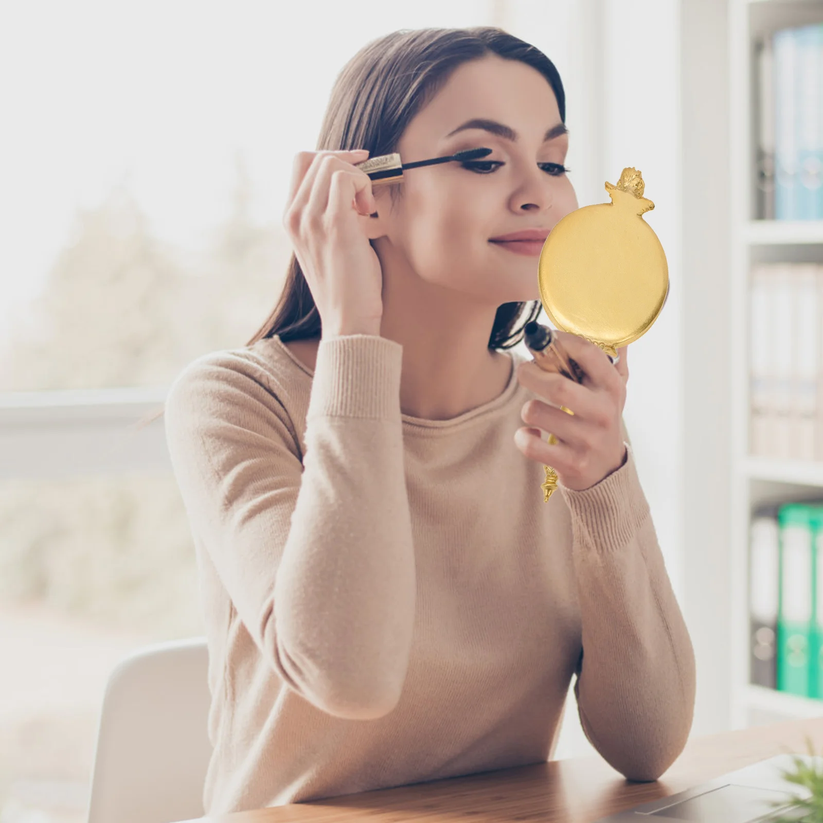 레트로 골드 엔젤 핸드헬드 미러 빈티지 컴팩트 휴대용 메이크업 미러 가볍고 우아한 디자인 고화질