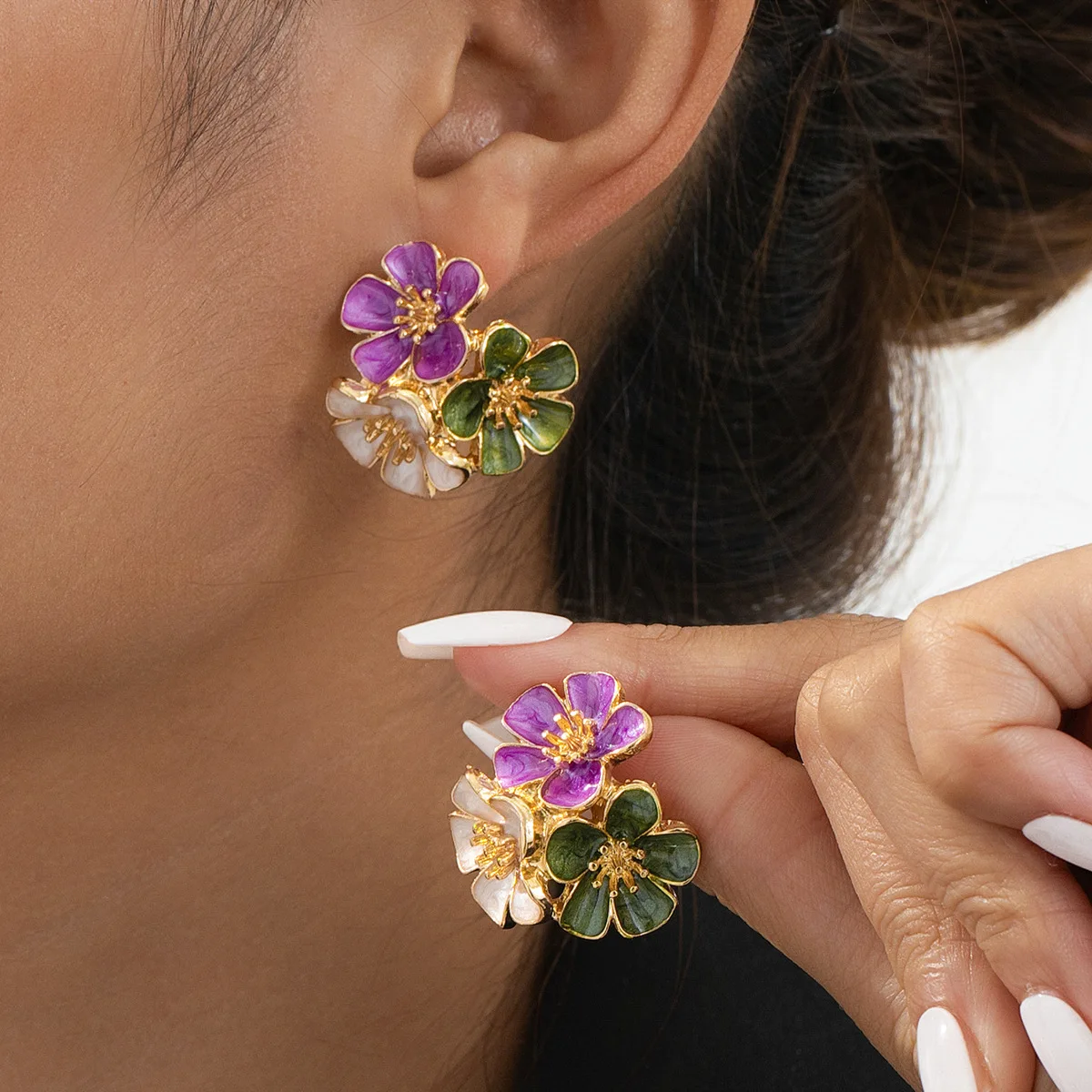 1 Pair Korean Earrings 2025 Sweet Enamel Floral Studs Minimalist Metal Lightweight Hypoallergenic Spring Summer Gift