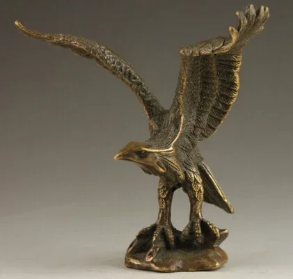 

A Copper Hand art Artwork sculpture Home Furnishing Brass crafts Elaborate Collectable Handmade Old Vivid Eagle Statue