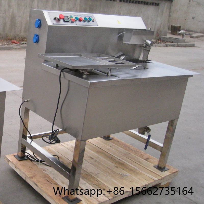 Commercial CE Approved 30 Kg Per Batch Chocolate Melting Tempering Machine With Vibration Table