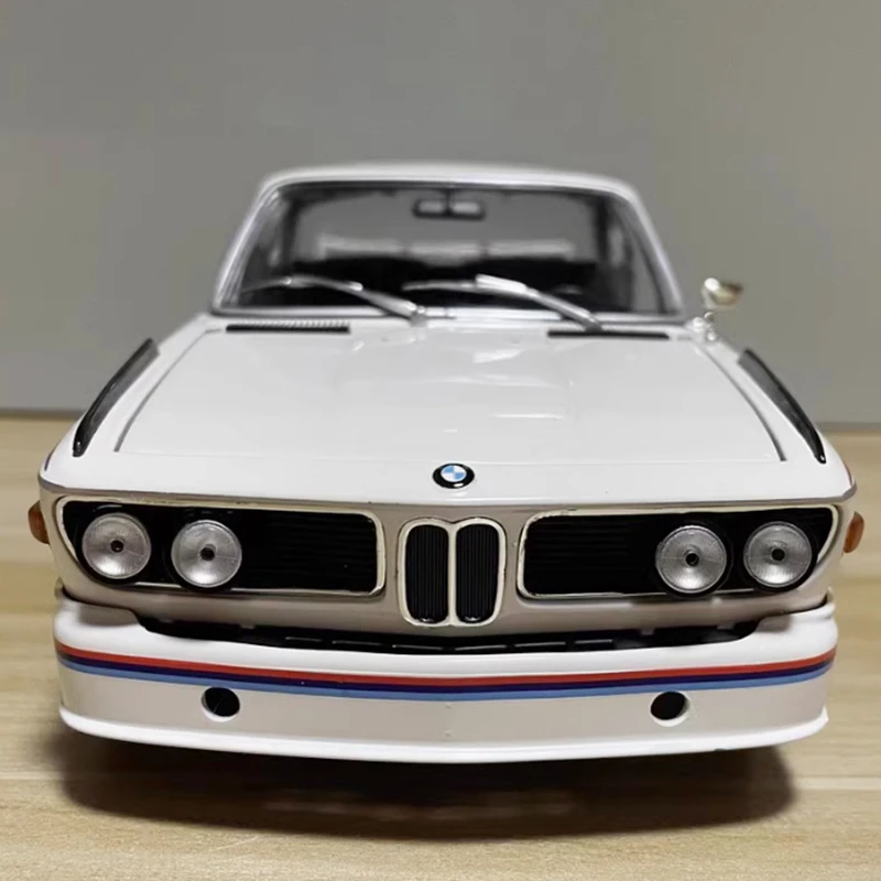Diecast 1:18 Scale BMW 3.0 CSL E9 1973 White Alloy Collection