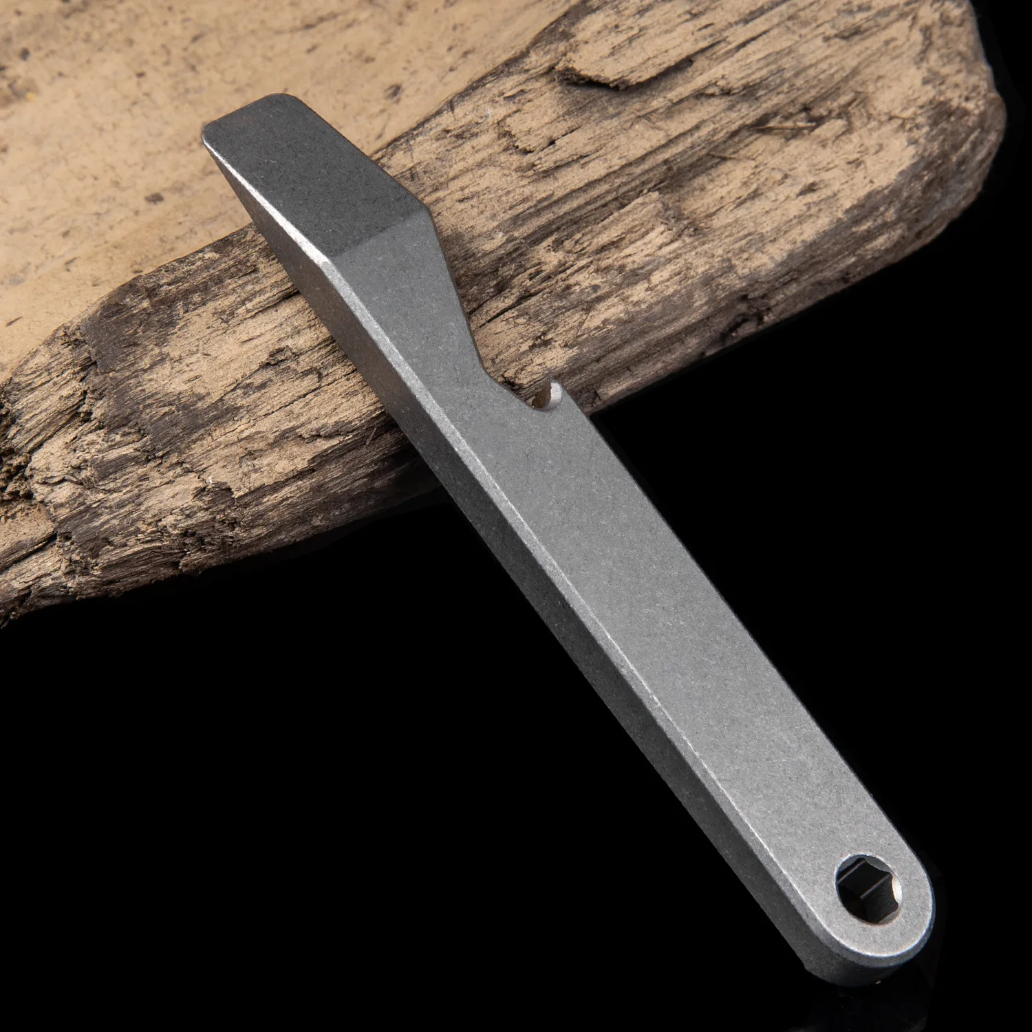 1PC TC4 Titanium Alloy EDC Tools Multi-purpose Tool Crowbar Screwdriver Bottle Opener Push Card Hand Toy