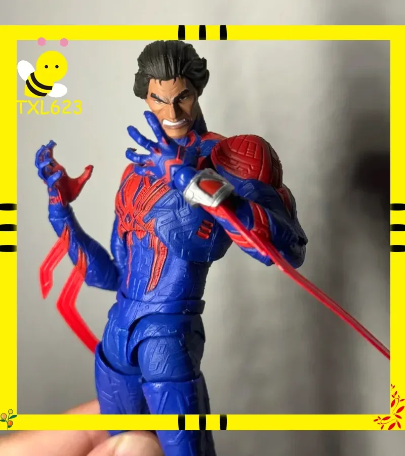 

Фигурка Человека-паука SHF 2099 Мигель О'Хара с двумя реалистичными скульптурами головы Коллекционная игрушка для любителей кино