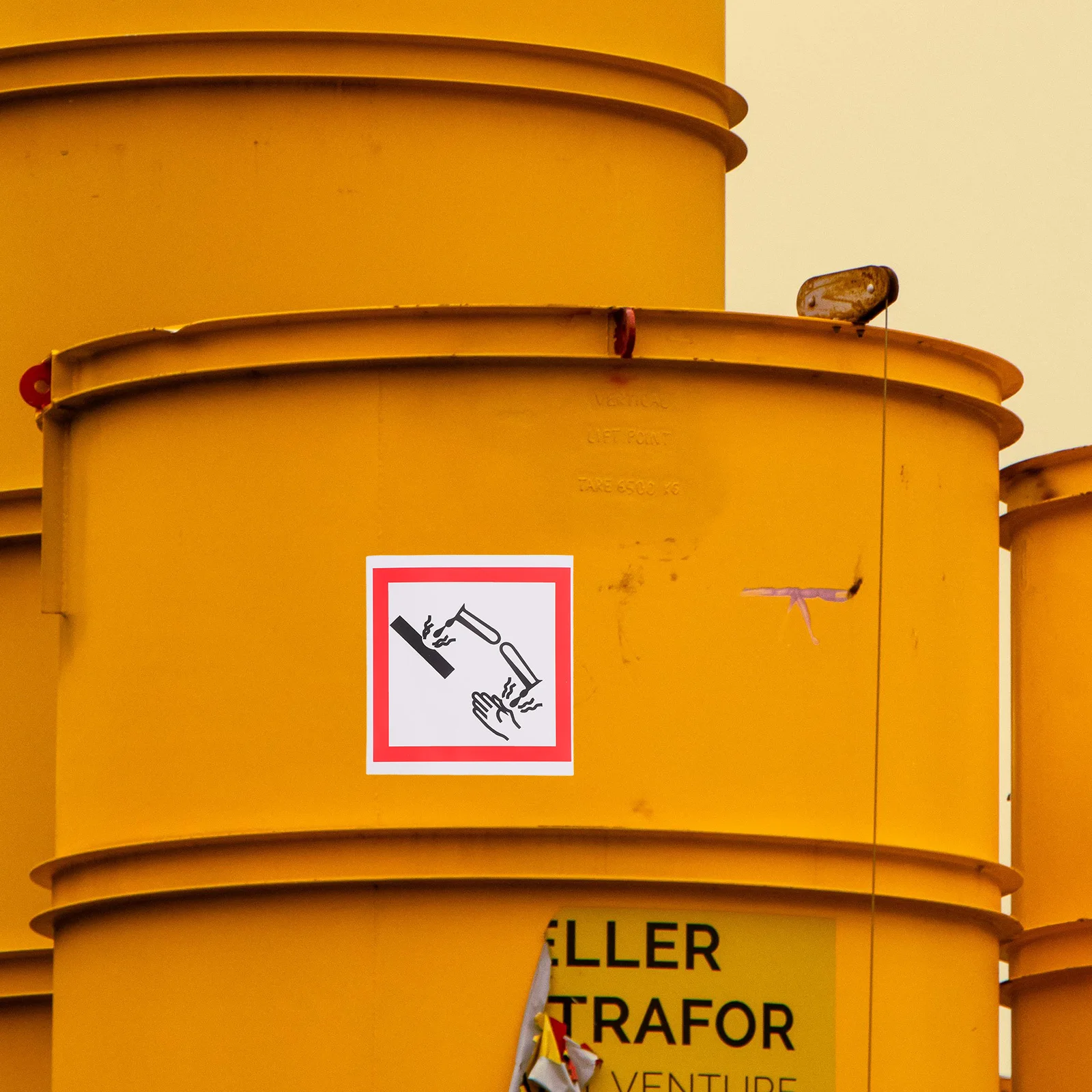 5Pcs Corrosive Material Label Sticker High Visibility Pictogram Safety Decal for Hazmat Chemical Identification Industrial Use