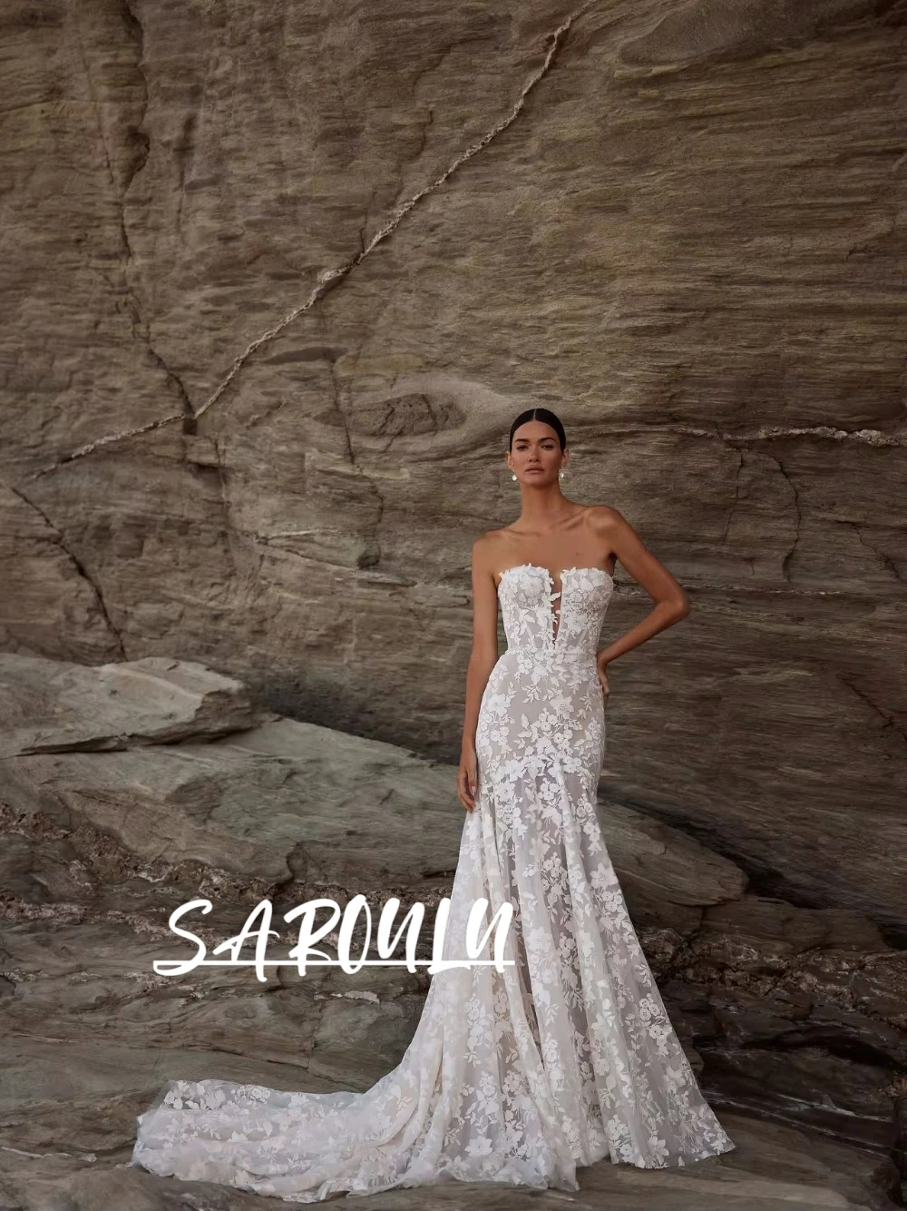 Suknia ślubna syrena na zewnątrz, delikatne aplikacje, szyta na miarę, pełna wdzięku, długi tren, sukienka dla panny młodej, olśniewająca suknia ślubna bez ramiączek.