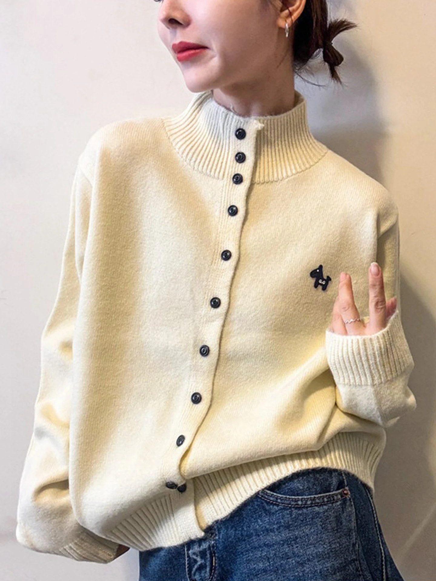 เสื้อไหมพรมแฟชั่นสำหรับเดินทางฤดูหนาว 2025 แขนยาว ทรงหลวม สไตล์เกาหลี กระดุมเดี่ยว ใส่ได้หลากหลาย สำหรับผู้หญิง