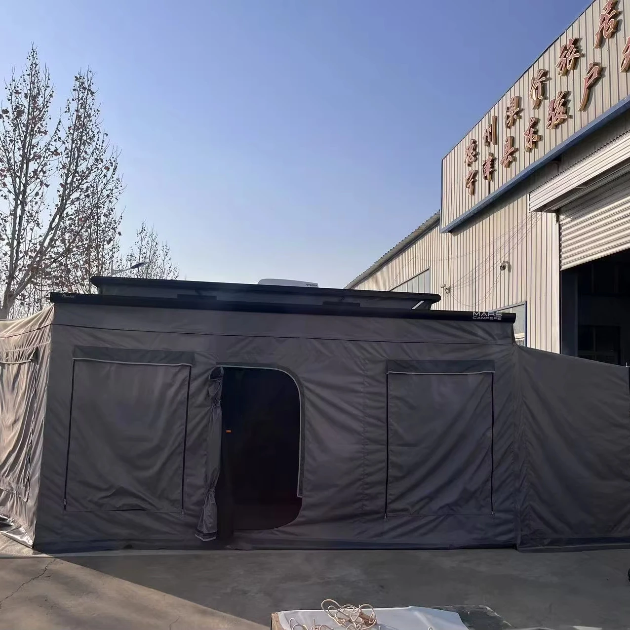 

Luxurious 600D Oxford Fabric Foldable and Easy-to-install Car Tent, Large Space and Breathable Outdoor Camping Tent