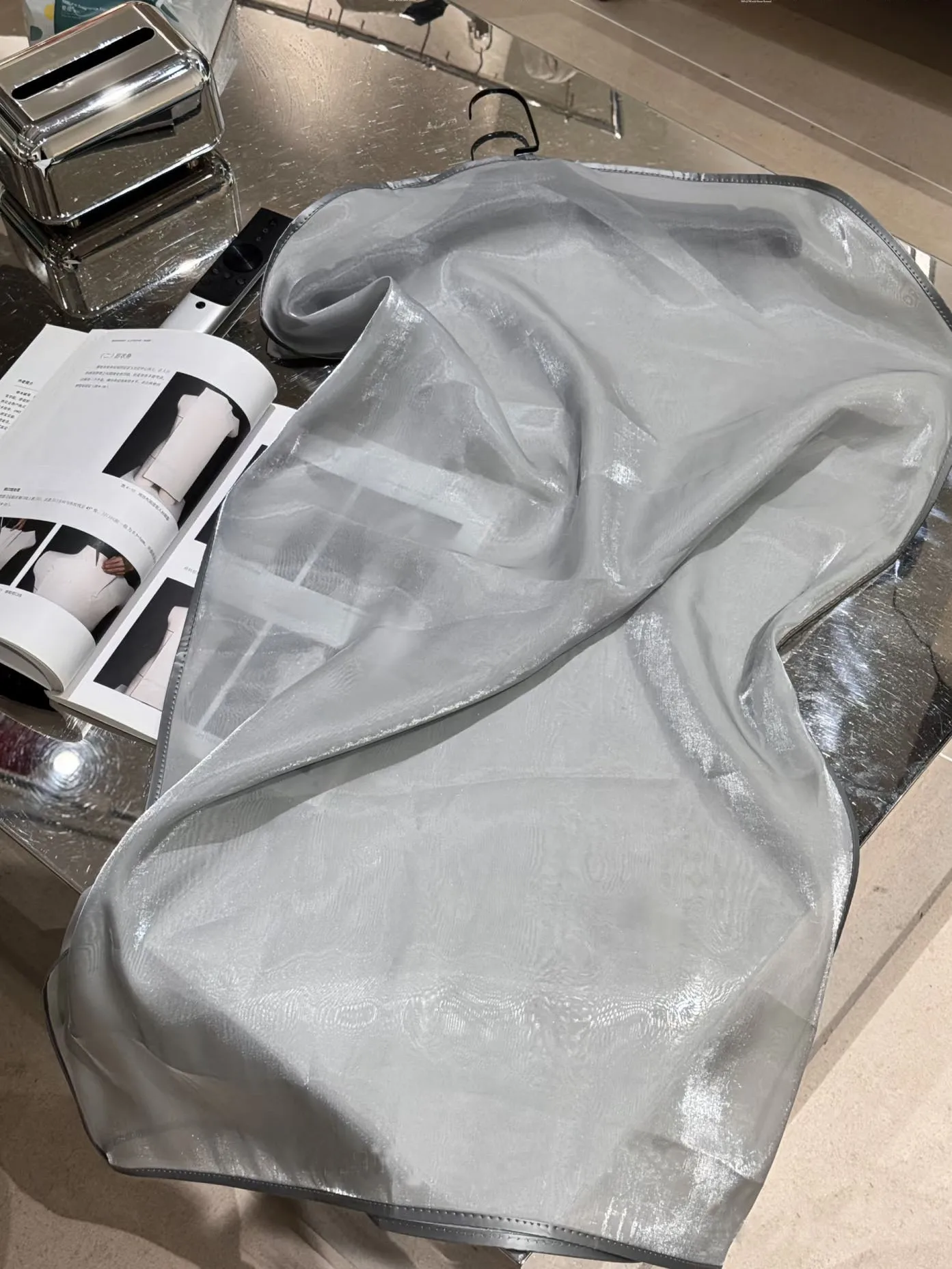 

43"Garment bags for home Gusseted Hanging Suit Bags for Men, Garment Bags for Tuxedos, Coat, Clothes