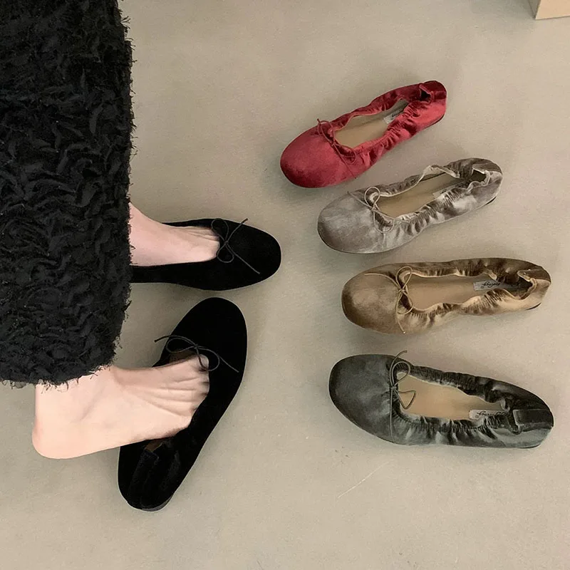 Lässige, weiche, modische Seiden-Ballerinas für Damen, flache Schuhe mit runder Spitze, flache Damenschuhe mit Schmetterlingsknoten, Slip-On-Modelle. – Detail 9