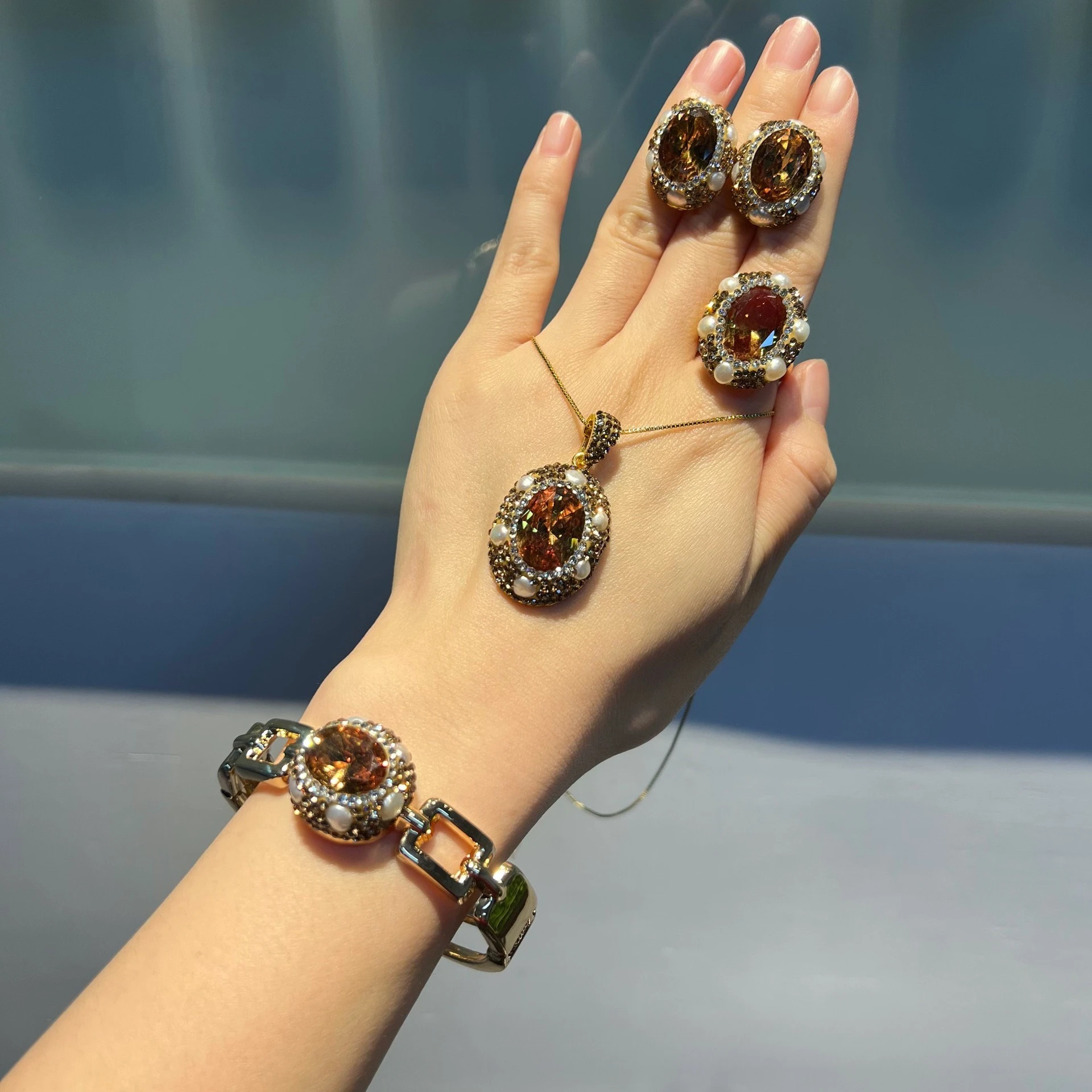 

High-quality Energy Gemstone A-grade Freshwater Pearl Set of Four Pieces. A Niche Jewelry Set of Vintage Accessories.