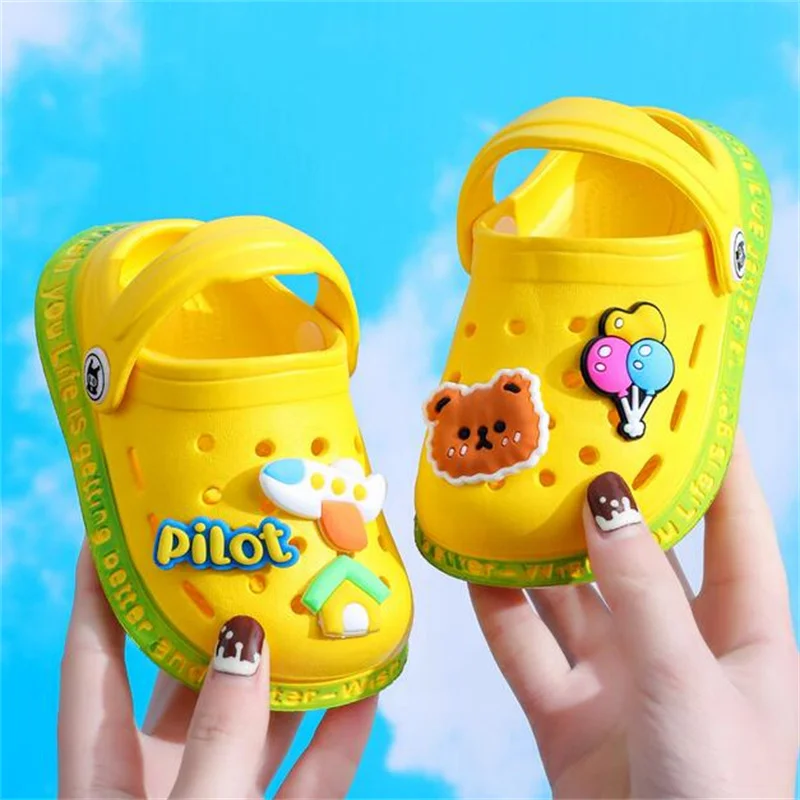 Sandals Summer 2024 For Girls Cute Bear Clogs for Children Kids Mule Non Slip Beach Shoe Boy Child Sandal Hole Shoes