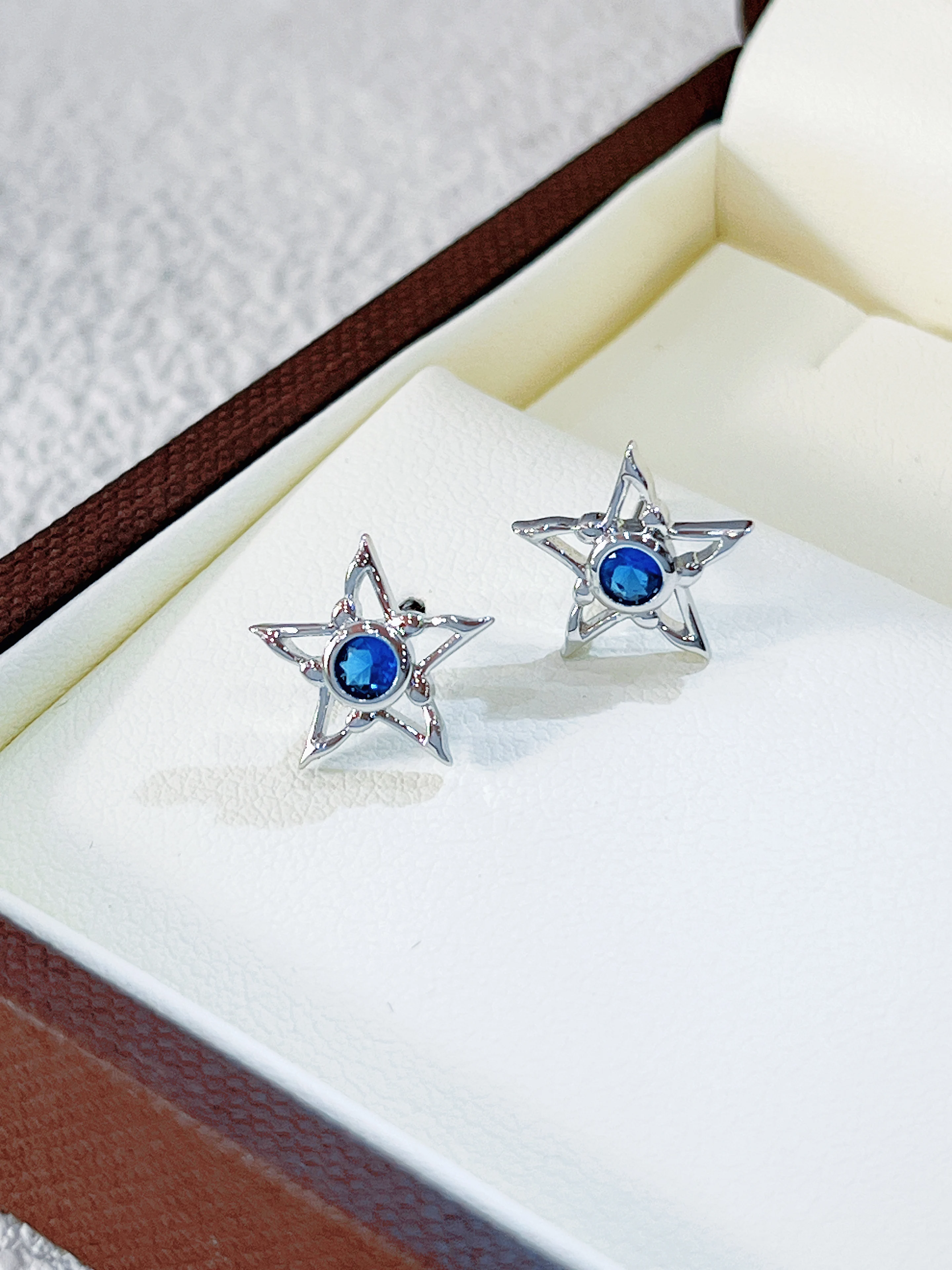 

Fashion Copper Plated White Gold Aquamarine Zirconium Pentagram Earrings with Niche Design Simple Delicate Jewelry for Seniors