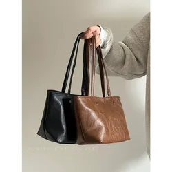 Glossy Oil Wax Leather Retro Simple Tote Bag Large Capacity Leisure Commuter Portable Single Shoulder Bag 2024 New Women Handbag