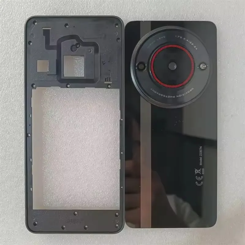 Kompletny zestaw obudowy do telefonu ZTE Nubia Focus 5G Z2357N, obejmujący środkową ramkę, szklaną tylną klapkę baterii oraz tylną obudowę z obiektywem aparatu. — zdjęcie produktu 3