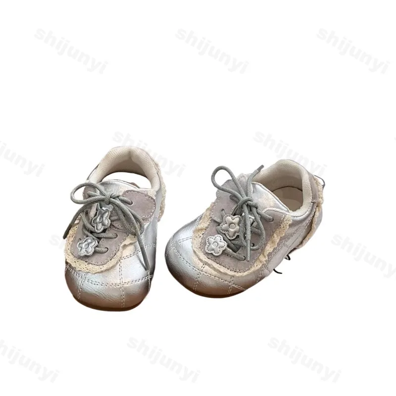 الفتيات عارضة أحذية الخريف جديد الأطفال في الهواء الطلق عدم الانزلاق أحذية مشي مريحة خفيفة الوزن لينة وحيد أزياء من الدانتل يصل أحذية رياضية
