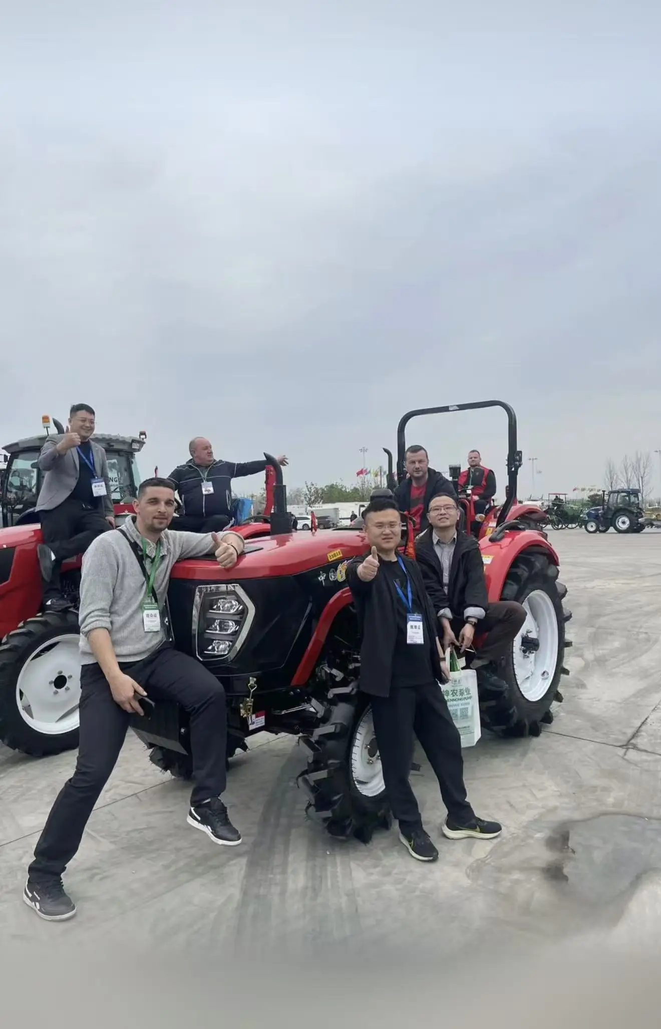 4X4 Wheel 4WD 80HP Compact Small Mini Farm Garden Construction Tractor Cabin with Weichai Engine and Pump