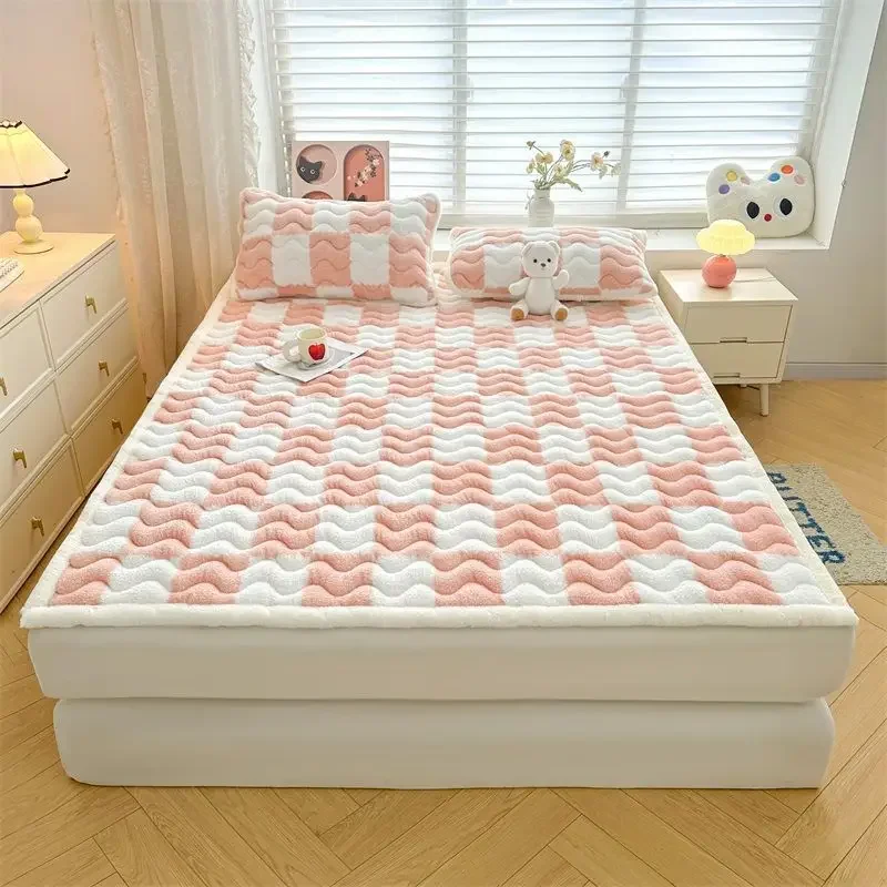 Two-Color Checkerboard Mattress with Velvet Soft Skin-Friendly Quilted Mattess for Bed Cozy Warm Sleeping Mat for Autumn Winter