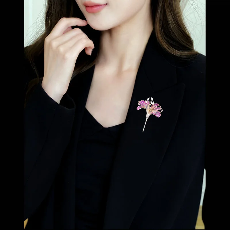 Elegant and refined, high-end floral coat, outerwear, and women's corsage accessories