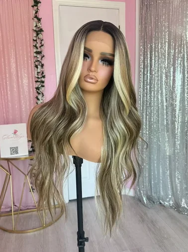 Donker Asblond Hoogtepunten Body Wave Synthetische Pruiken Voor Vrouwen 28 inch Lange Golvende Kant Voorpruik Meisjes Cosplay Party Dagelijks gebruik Pruik