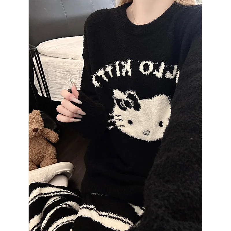 

Женский пижамный комплект Hello Kitty из двух предметов, черный, зима 2025, белый, в контрастную полоску, пушистая повседневная одежда Y2K, теплая одежда для дома