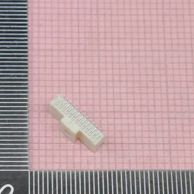 1Pcs/Lot  501568-1207   MOLEX connector 1.00mm Pitch, Pico-Clasp PCB Header, Single Row, Right-Angle, Surface Mount