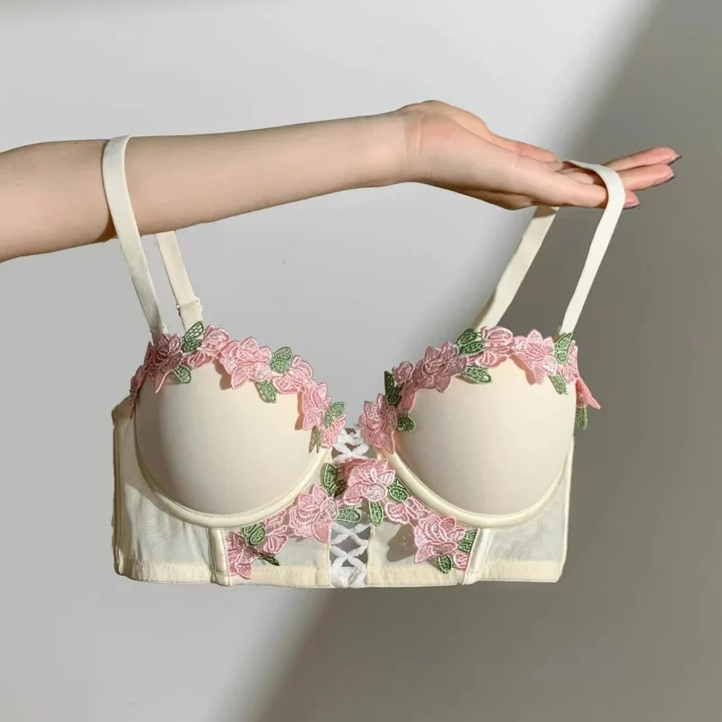 

Victorian Lingerie Set - Delicate Cream Bralette with Floral Stitch, Retro Sweetheart Neckline for Petite Bust Elegance