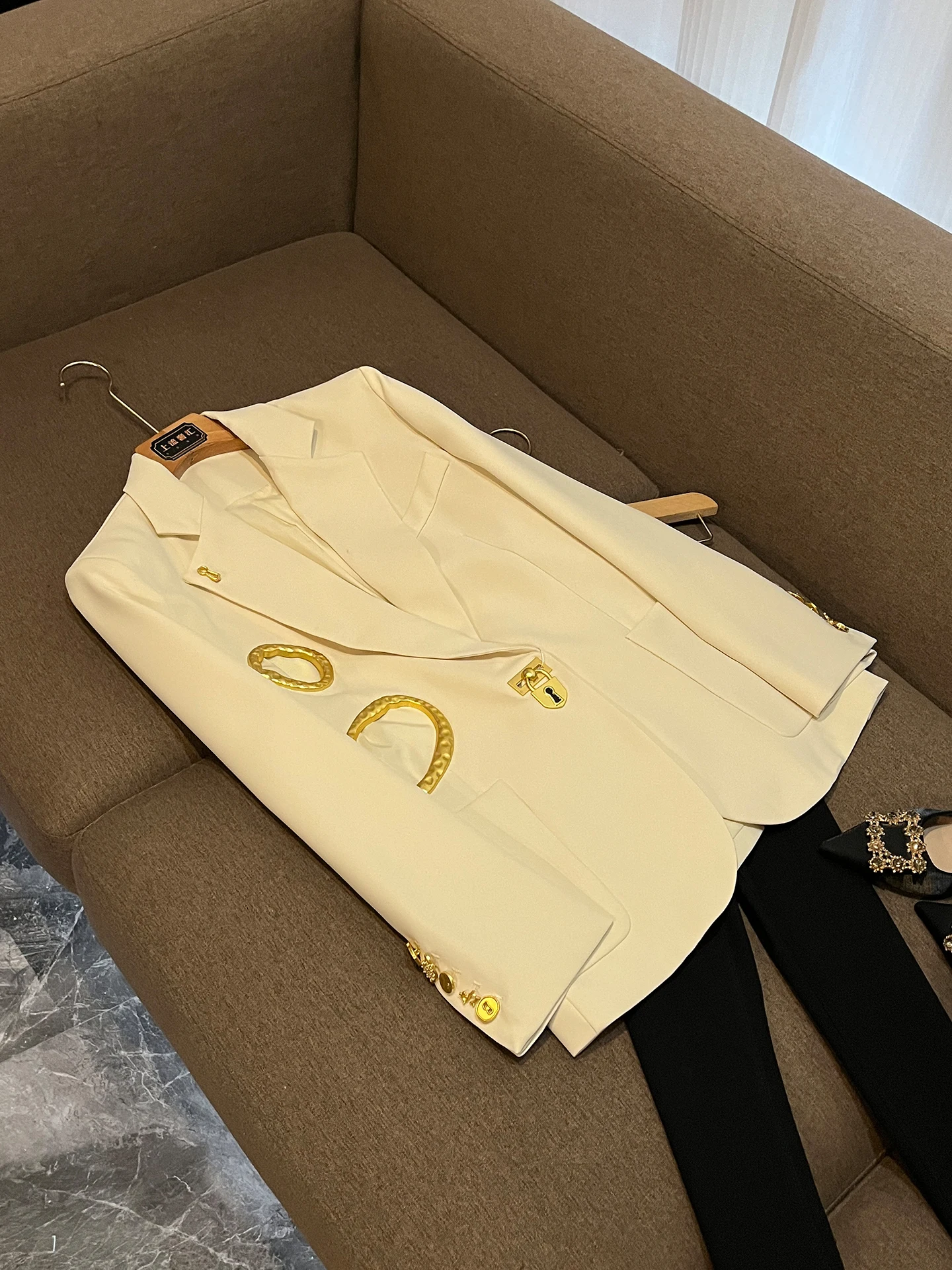 2026 Summer Design Metal Buckle Suit Women's White Commute Workplace Outerwear Maturity High-End Feelings Long Sleeve Polyester