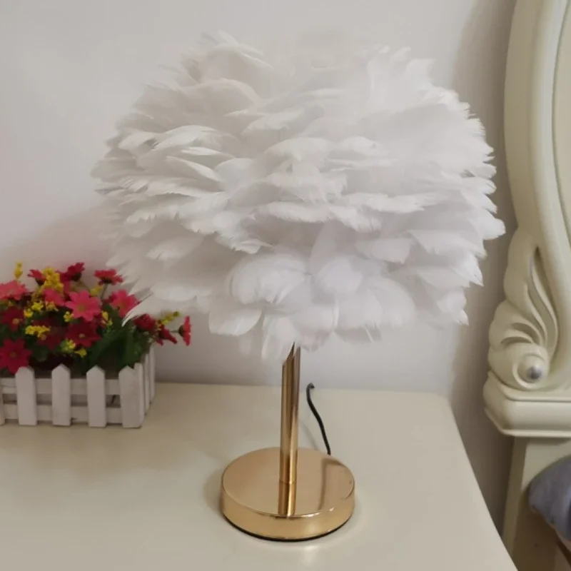 Imagem -05 - Criativo Feather Desk Lamp Quarto Light Bedside Lamp Luxury Home Decoration Romantic And Warm Gift