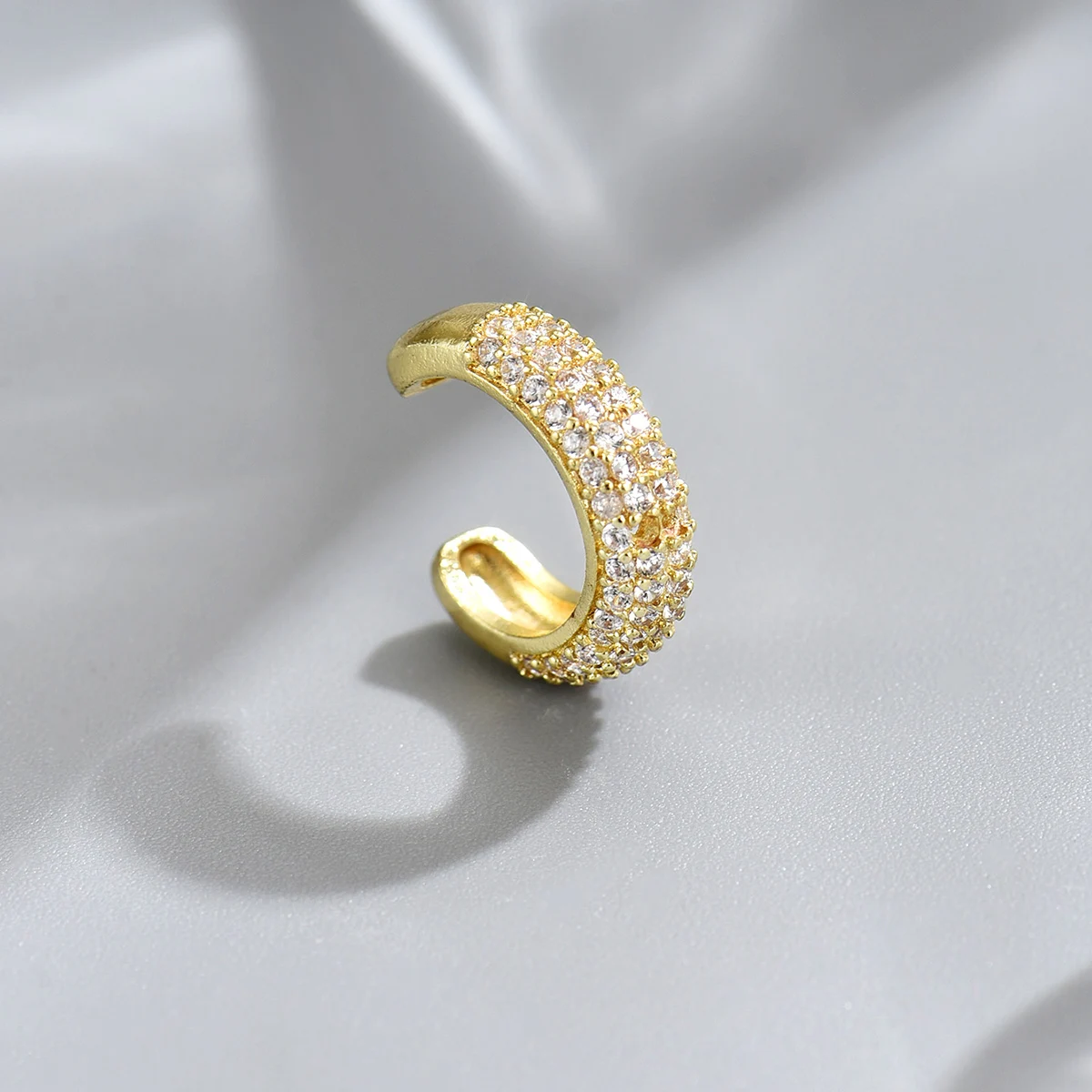 ZHONGVI تصميم هندسي بسيط أقراط امرأة الزركون البطانة الأذن الكفة الاتجاه أقراط مجوهرات هدية دروبشيبينغ