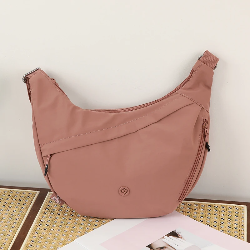 

Casual Large Capaci oulder Bag Women's 2025 New Sle Dumpling ape Crossbody Bag Commuter Friendly Nylon Material