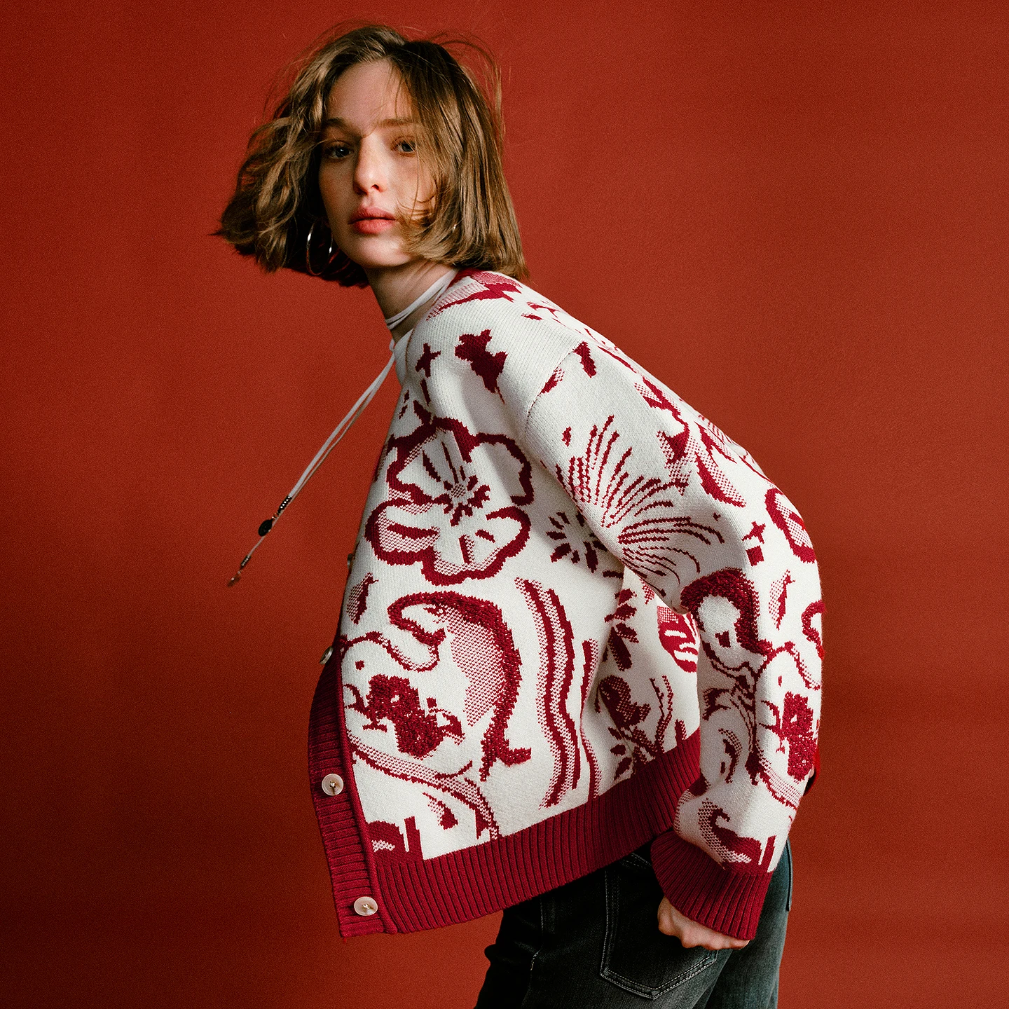 TOYOUTH Women "Mengzhu Daji" New Year Collaborative Sweater 2025 Winter New Crew Neck Loose Pegasus Totem Knitted Top