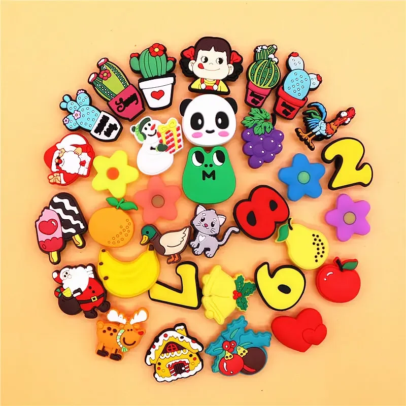 1pcs Christmas Collection PVC Shoe Charms Lovely Animals Garden Shoes Upper Decorations Clogs Pins Unisex Fun Gifts