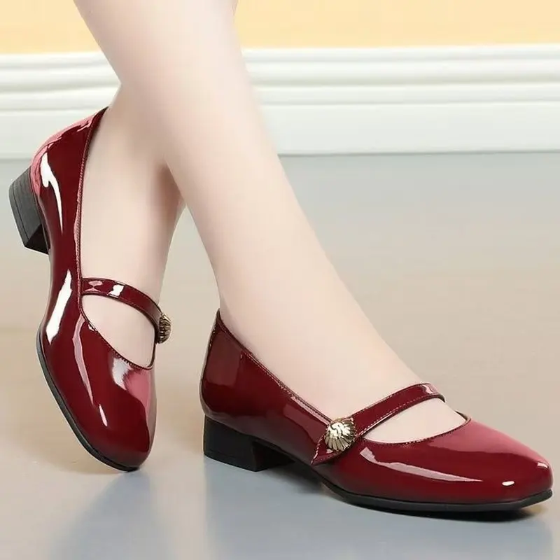 Vintage Mary Jane Schuhe für Damen, glänzendes Lackleder, Herbst, quadratische Zehenpartie, niedriger Absatz, Pumps, Damenschuhe mit Riemen, für Kleider und Büro. – Detail 6