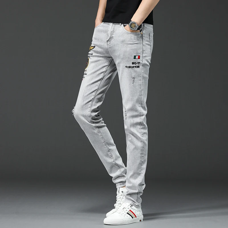 

Новинка 2025, мужские облегающие джинсы, модные брендовые элитные эластичные длинные брюки с вышивкой и отверстиями, молодежная повседневная одежда