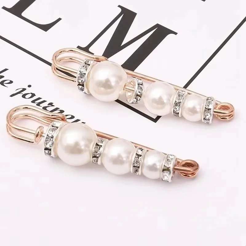 2026 European Retro Diamond Encrusted Pearl Brooch Multifunctional Metal Beaded Silk Scarf Buckle Clothing Accessory