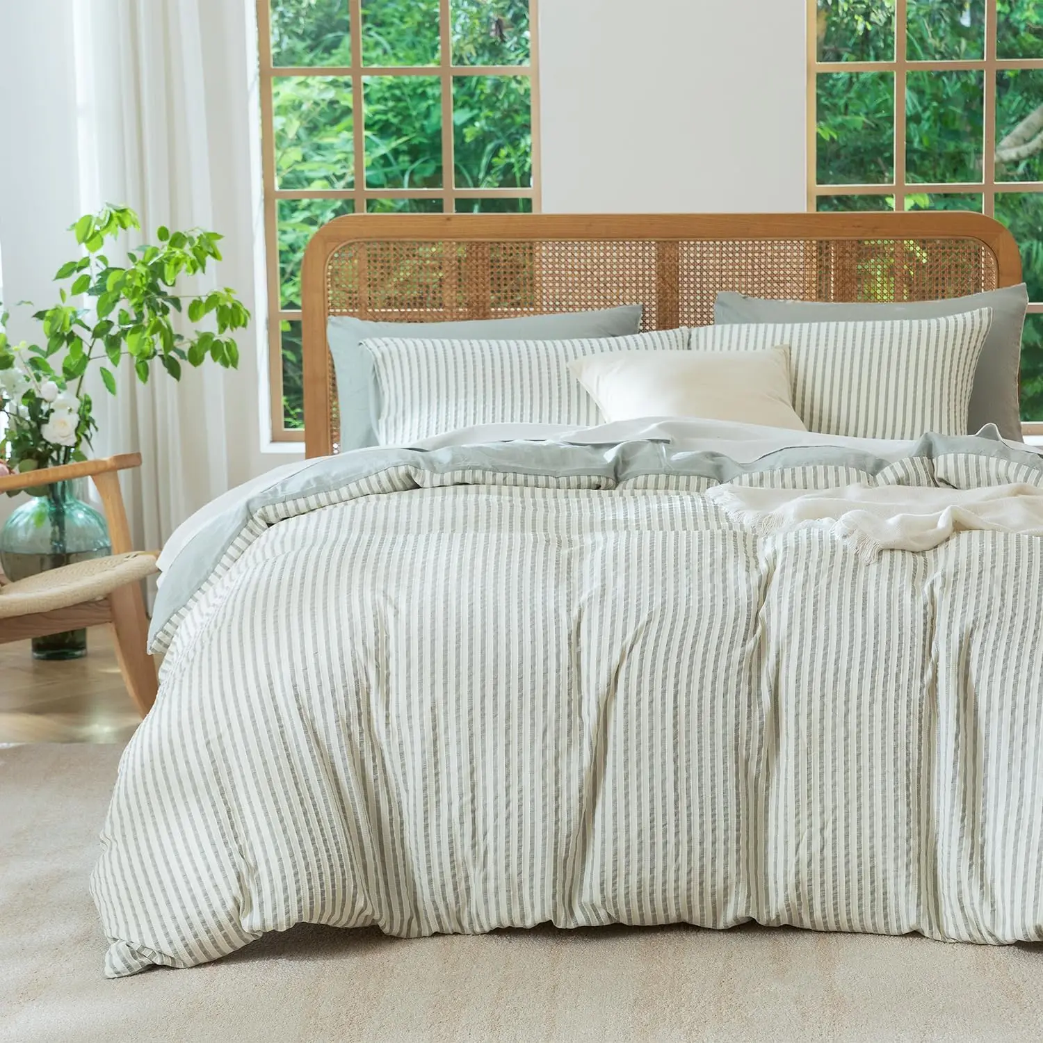 

Комплект постельного белья Sage Green Striped King Size, 100% мягкий микрофибровый жаккард, 3 предмета, всесезонный, с наволочками.
