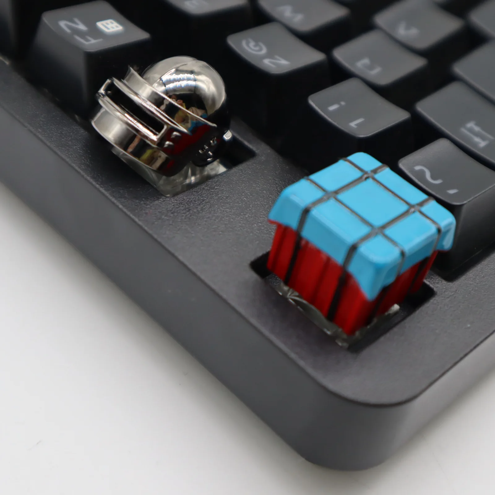 Decorative aluminum metal keycap three-stage head airdrop box grenade transparent keycap aluminum alloy personalized mechanical