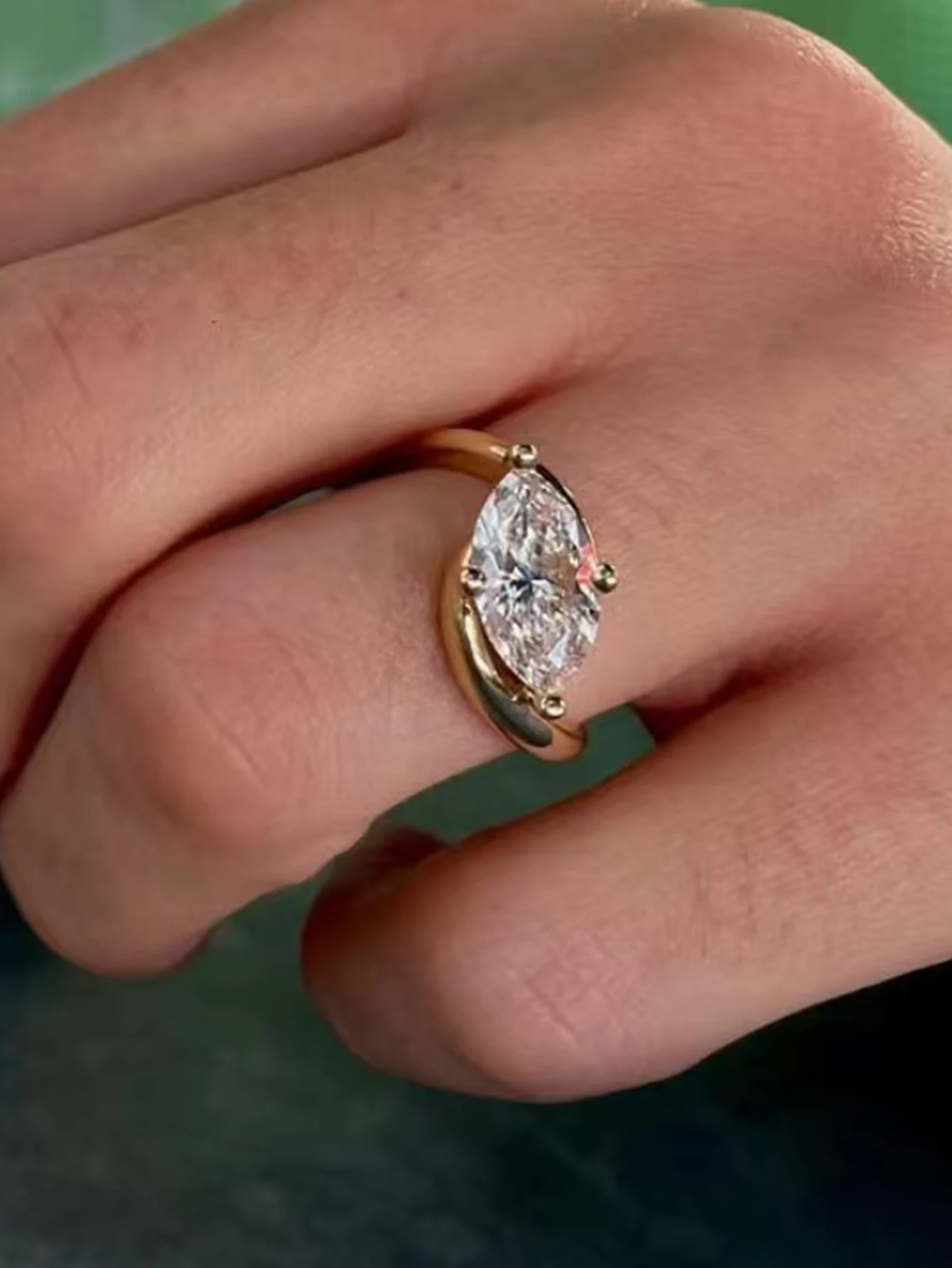 

S925 Sterling Silver Marquise 1.5CT Moissanite Ring, High-quality Jewelry, Fashionable and Exquisite, Suitable for Gift Giving