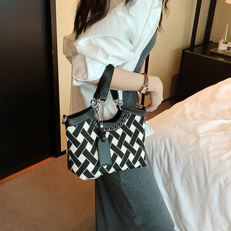

Canvas Bags Women Large Capacity 2025 New Fashion Summer Crossbody Casual Texture Daily Hundred Handbag Classes Commuter Tote