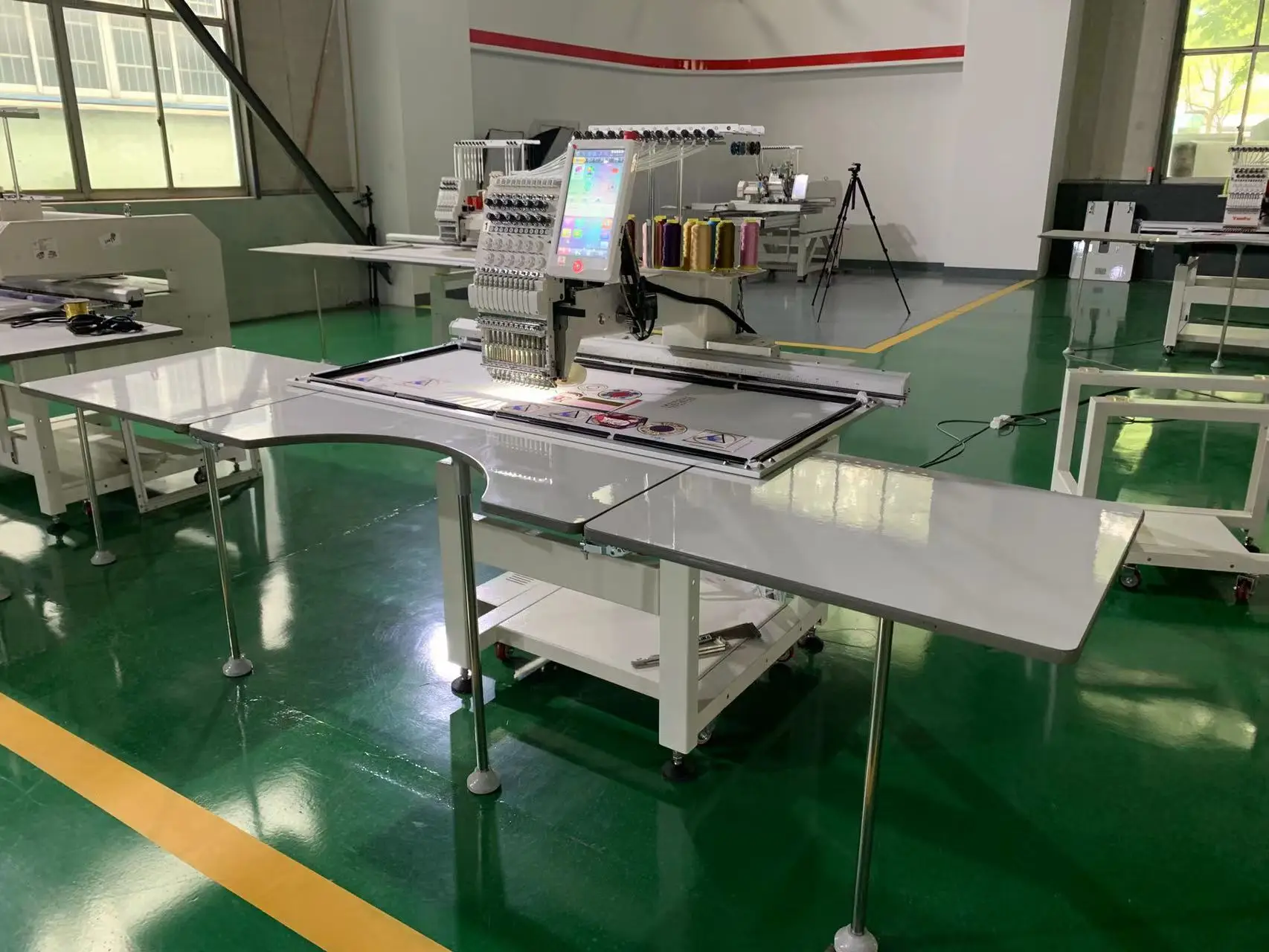 Einkopf-Stickmaschinen für alle Länder