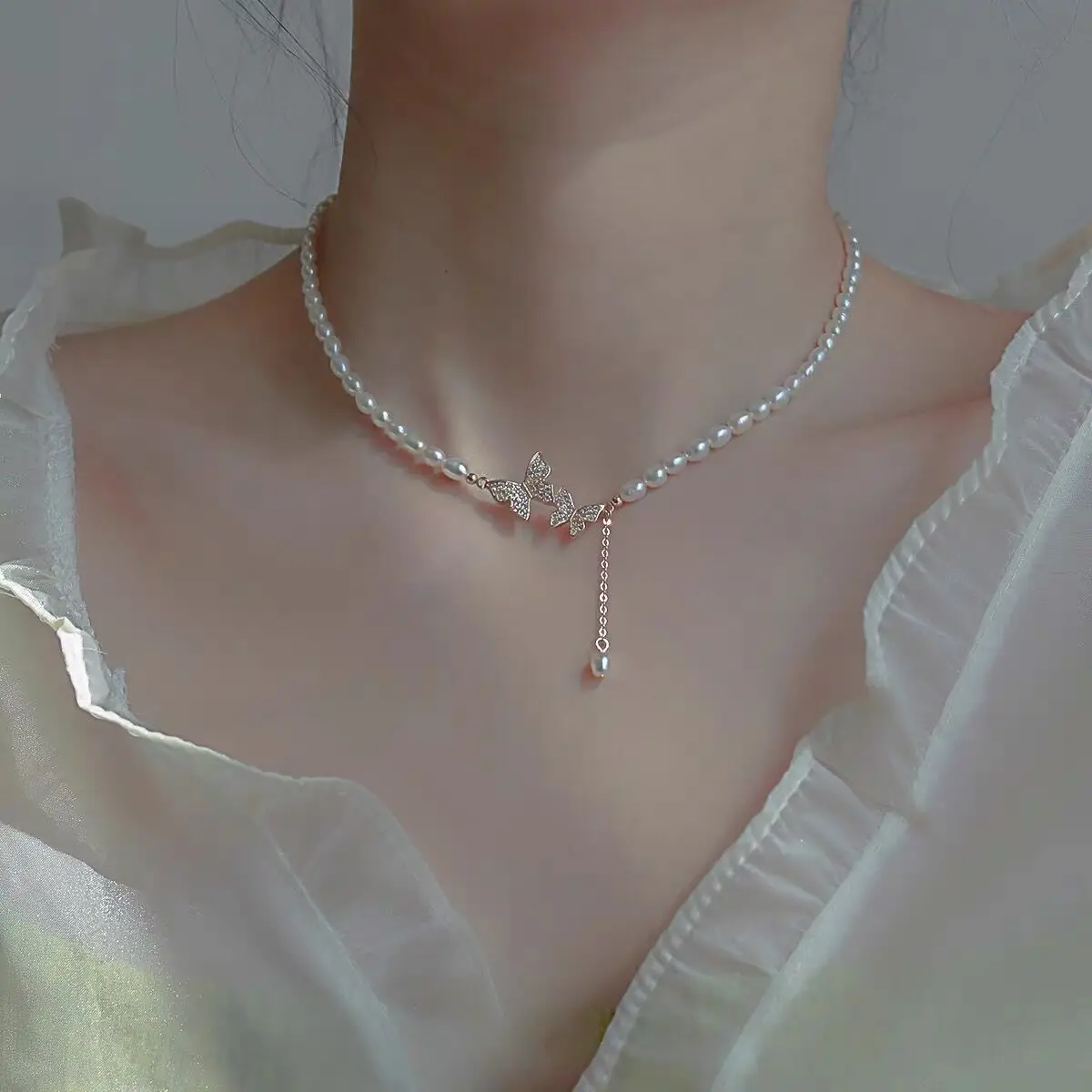 Nueva moda aleaciรณn de Color dorado lindo elegante perlas mariposa rosa blanco colgante collar para mujer joyerรญa de moda Dropship
