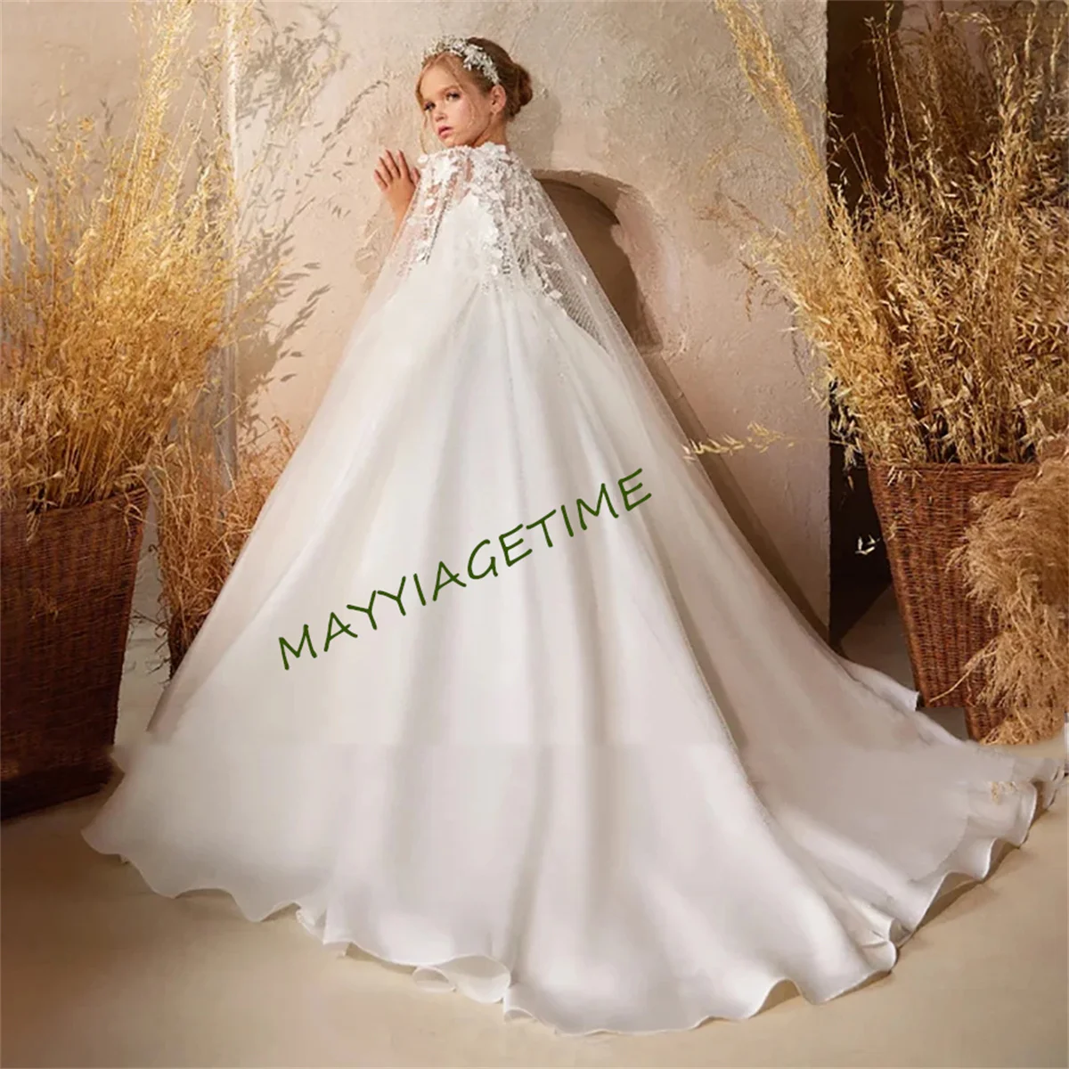 

Luxury White Lace Appliques Flower Girl Dress With Cape 2024 A-Line O-Neck White Sleeveless Pearls Beading First Communion Gown