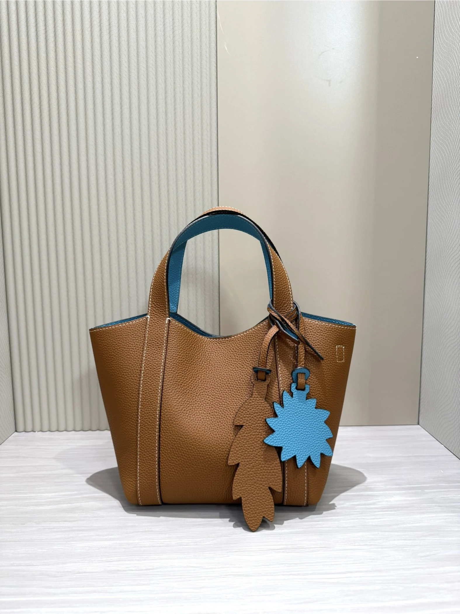 

Bernice Monet Sle Верхний слой из воловьей кожи Сумка-корзина Faion Пригородная сумка Повседневная ручная сумка Briti Sle Single ...