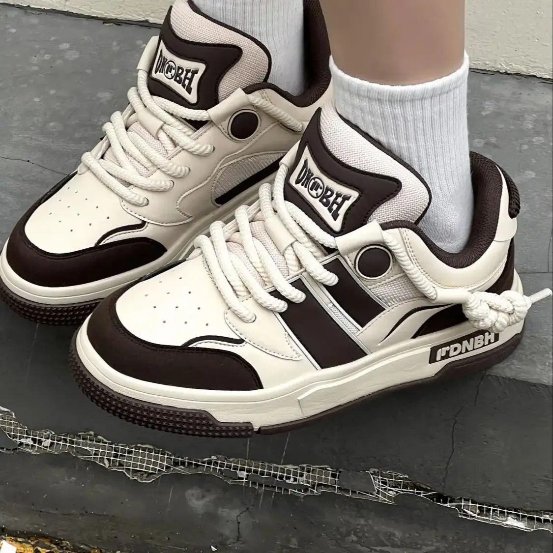 2025 New thick-soled casual sports running shoes unisex outdoor non-slip wear-resistant walking sneakers comfortable and soft