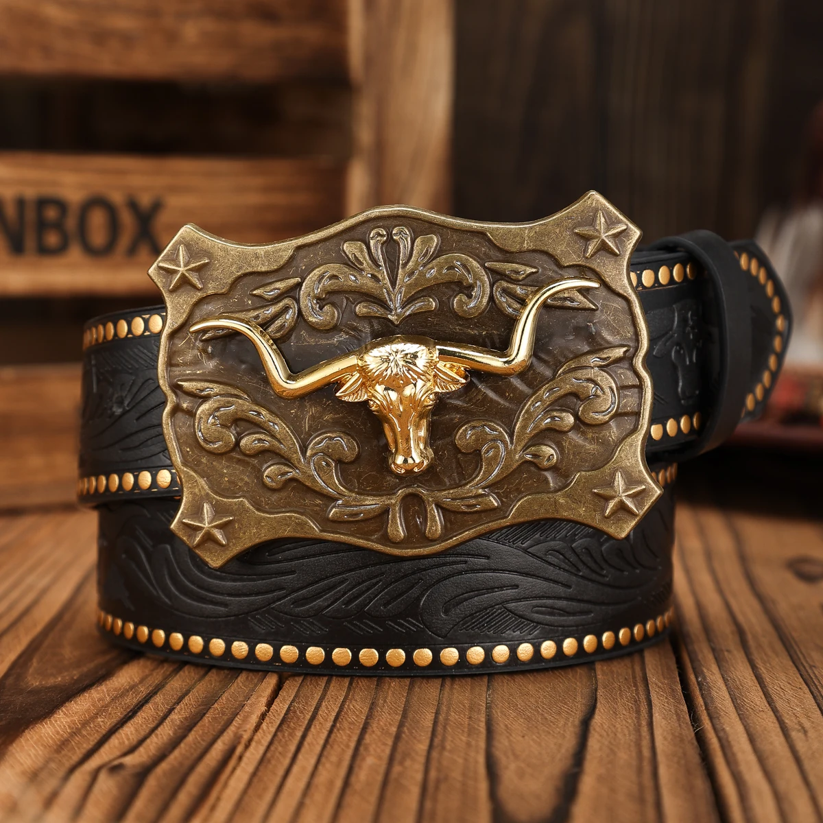 A PU belt suitable for both men and women, combining the style of western denim and retro, is perfect for daily casual outings